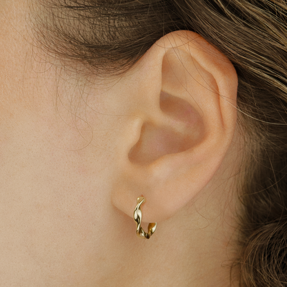 Mini Undae: Wave pattern huggie earrings